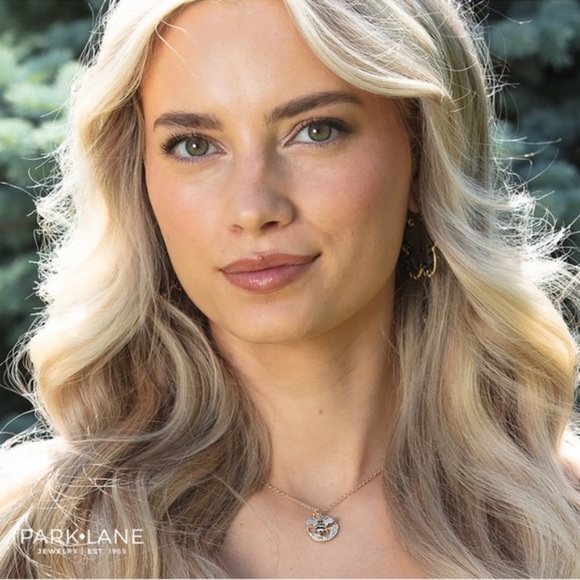 NWOT PARK LANE WILDFLOWER GOLD BUBBLE BEE 
NECKLACE - Picture 3 of 3